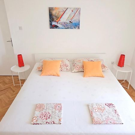 Apartments Marsela Tučepi エクステリア 写真