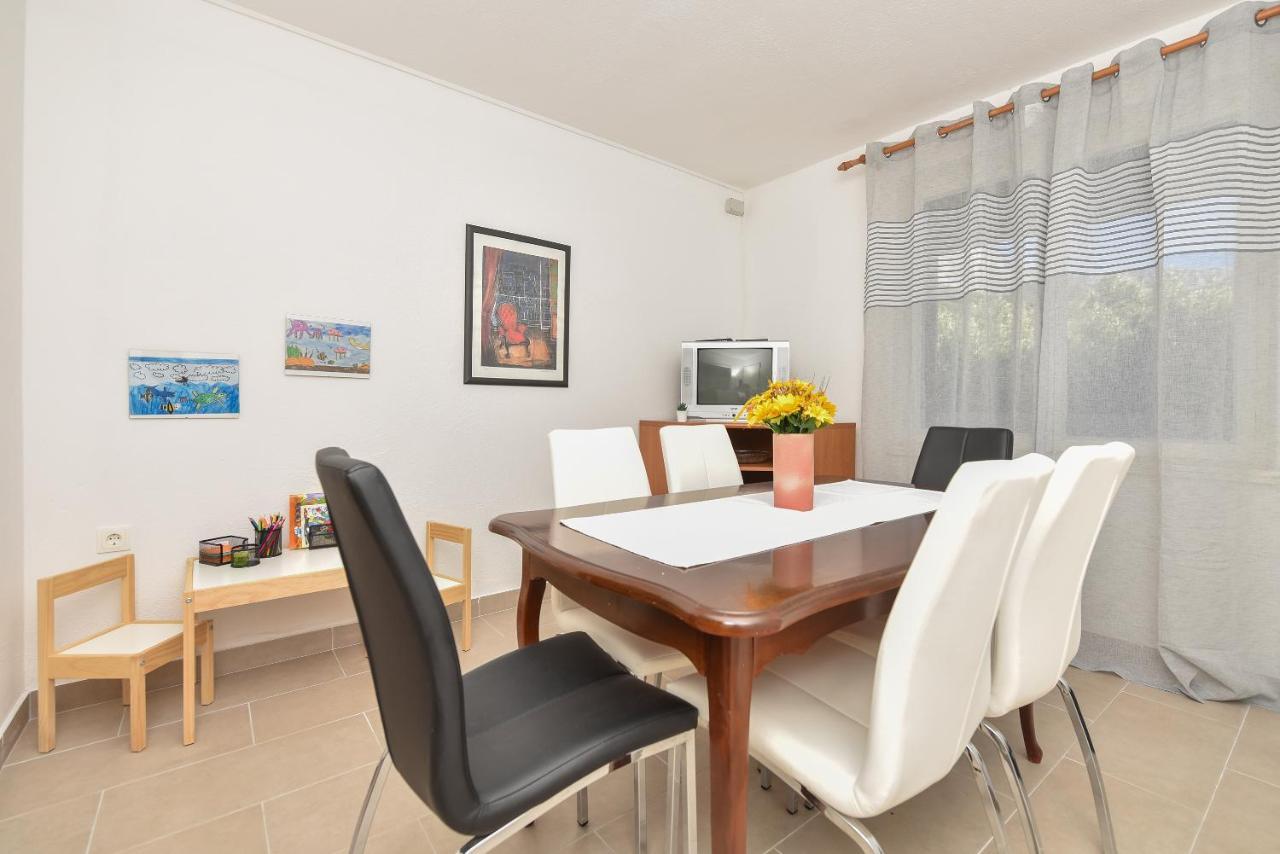 Apartments Marsela Tučepi エクステリア 写真