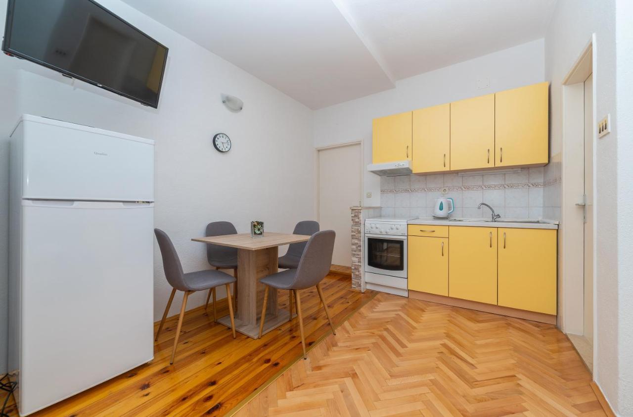 Apartments Marsela Tučepi エクステリア 写真