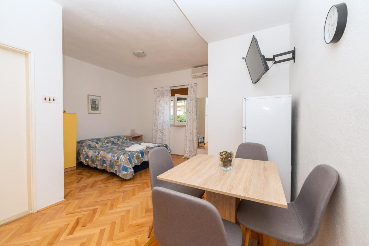 Apartments Marsela Tučepi エクステリア 写真