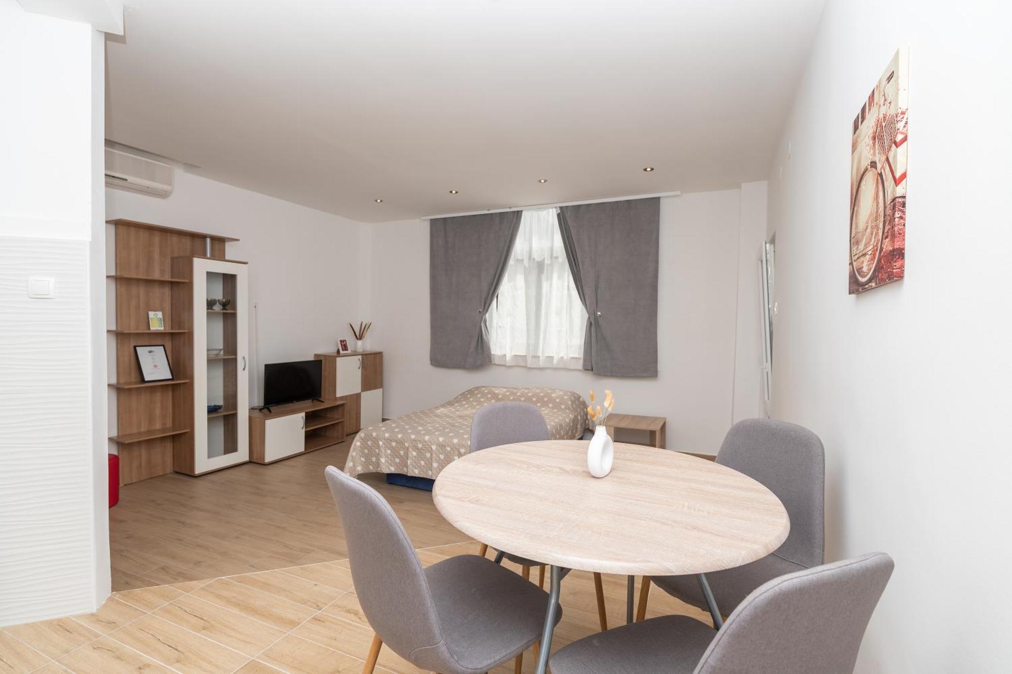 Apartments Marsela Tučepi エクステリア 写真