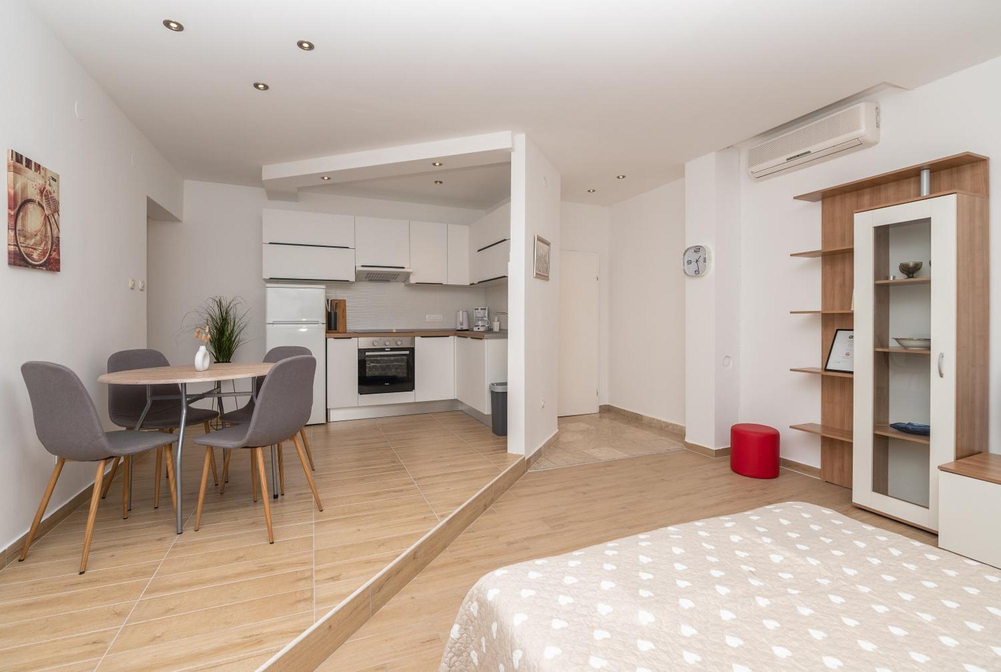 Apartments Marsela Tučepi エクステリア 写真